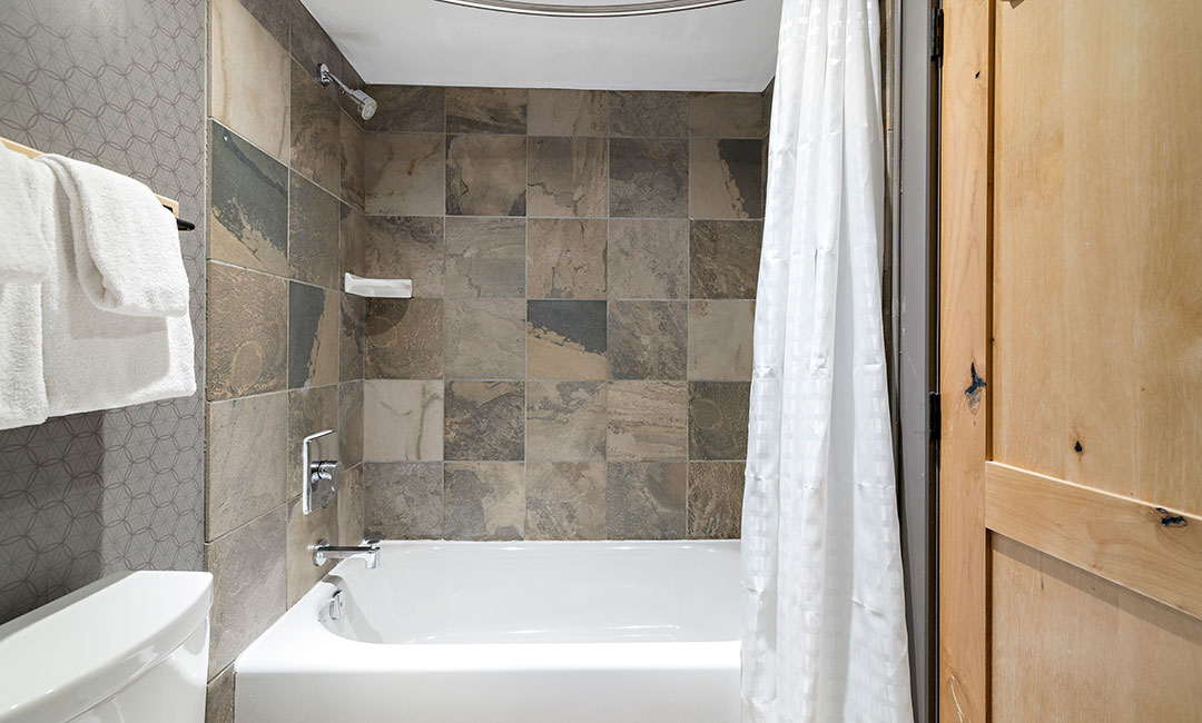 2 Bedroom Wolf Condo - Bathroom